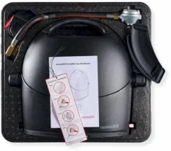 NomadiQ Draagbare Gasbarbecue - Zwart -Zwembad Tuin 1900 1900 c2vydmljzt1pbwfnzxmmc3jjpwh0dhbzjtnbjtjgjtjgd3d3lm5vbwfkaxfiyneuy29tjtjgd3aty29udgvudcuyrnvwbg9hzhmlmkyymdiwjtjgmdclmkzub21hzglrlwjics1ib3gtb3blbi0xlmpwzyzjywn