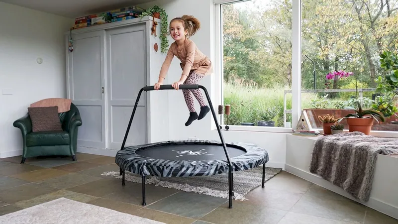 EXIT TOYS Exit Tiggy Junior Trampoline Met Beugel - Ø 140 Cm - Zwart 6 EXIT TOYS Exit Tiggy Junior Trampoline Met Beugel - Ø 140 Cm - Zwart - Afbeelding 6