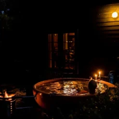 Weltevree Dutchtub Original Houtgestookte Hottub - 4 Personen - Grijs 21 Weltevree Dutchtub Original Houtgestookte Hottub - 4 Personen - Grijs -Zwembad Tuin dutchtub by night