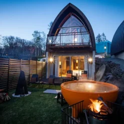 Weltevree Dutchtub Original Houtgestookte Hottub - 4 Personen - Oranje -Zwembad Tuin dutchtub original garden 2