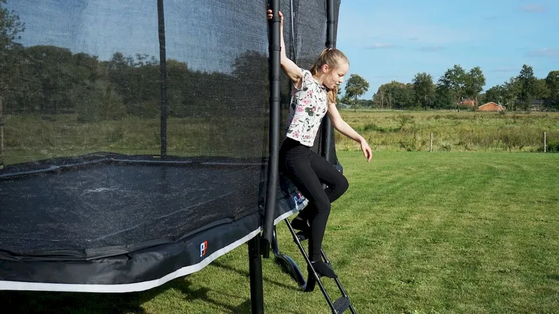 EXIT TOYS Exit PeakPro Trampoline Met Net En Ladder - 458 X 275 Cm - Zwart 15 EXIT TOYS Exit PeakPro Trampoline Met Net En Ladder - 458 X 275 Cm - Zwart - Afbeelding 15