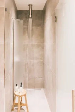 JEE-O Soho Buitendouchekop Plafondbevestiging - Raw RVS 5 JEE-O Soho Buitendouchekop Plafondbevestiging - Raw RVS -Zwembad Tuin jee o soho buitendouchekop plafondbevestiging raw rvs 1