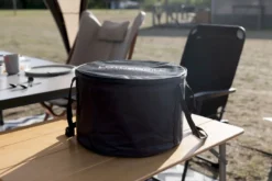 LotusGrill Classic Houtskoolbarbecue - Zwart -Zwembad Tuin lotusgrill in hoes 1 2