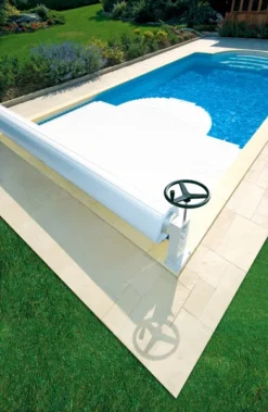 Manu Handmatig Oprolsysteem - Tot 4 Meter - Wit 5 Manu Handmatig Oprolsysteem - Tot 4 Meter - Wit -Zwembad Tuin manu ambiance 2